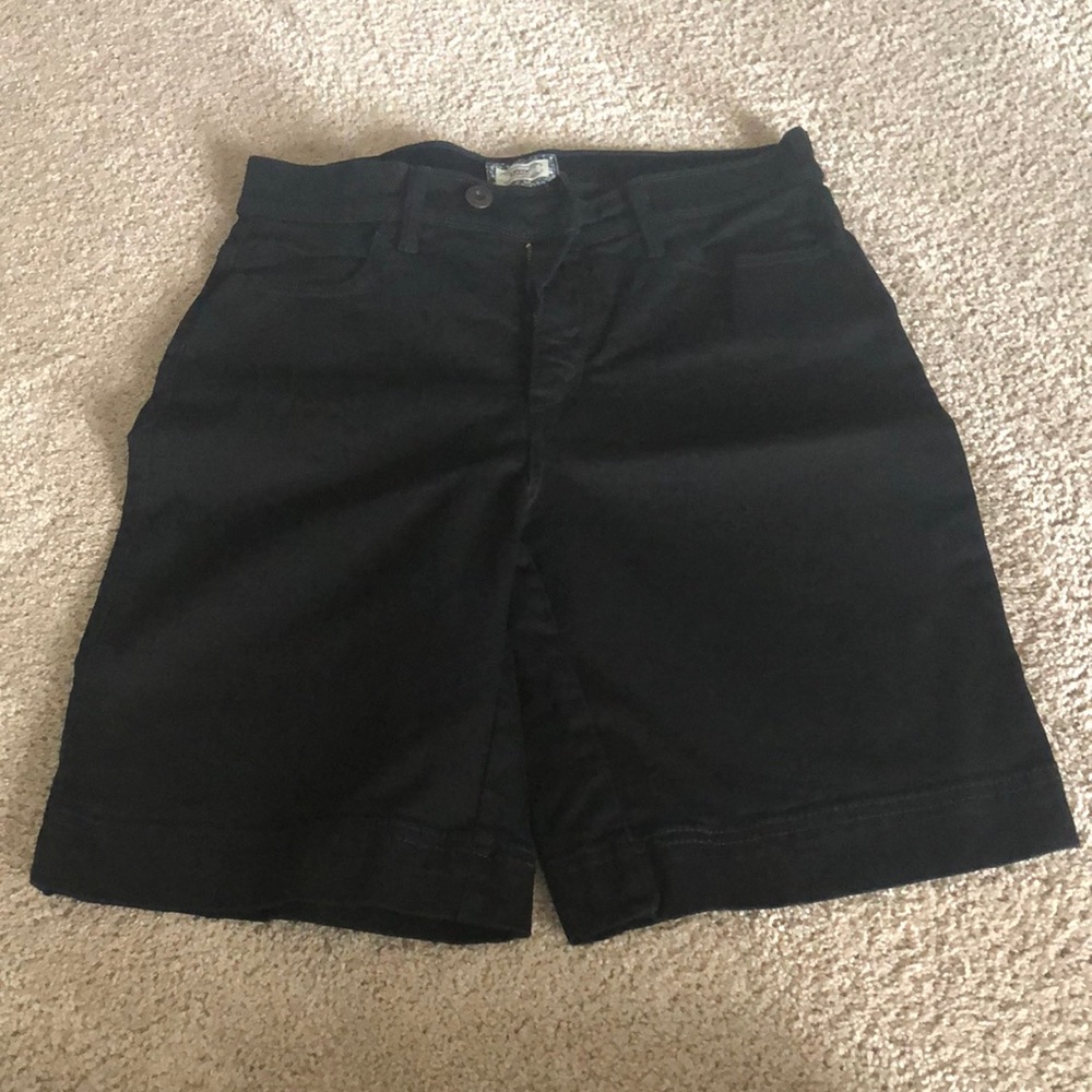 Levi’s Bermuda 512 shorts, size 10